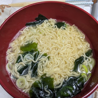 鶏ガラ出しネギ塩ラーメン